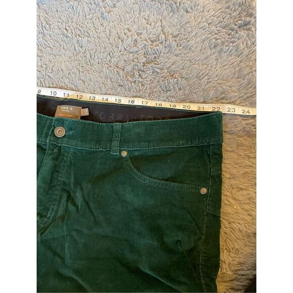 Torrid bombshell skinny corduroy green pants size 26 - Picture 3 of 8